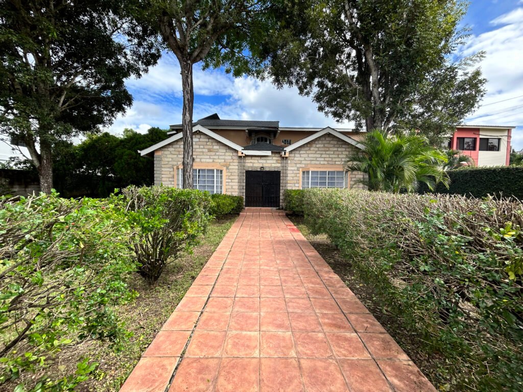 View of the house for rent in airbnb in comayagua