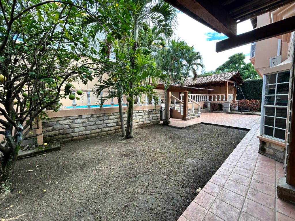 Garden house airbnb comayagua